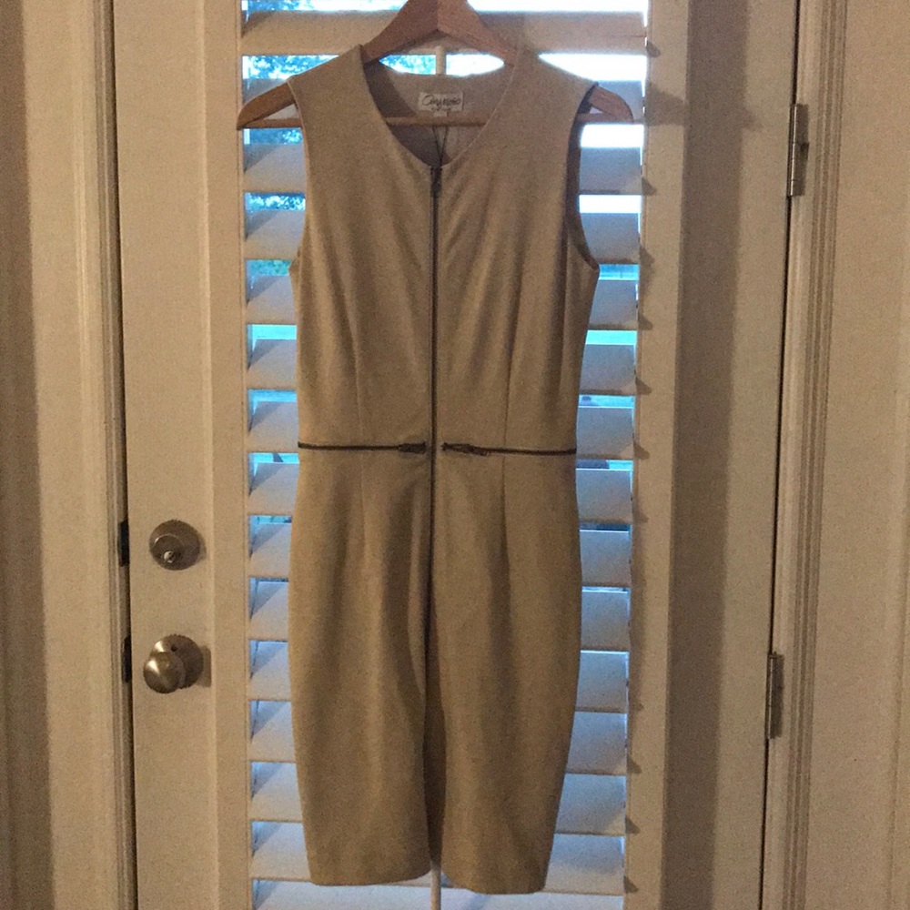 Bodycon dress with zipper detail